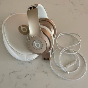 Beats Solo 2 Wireless Headphones Gold